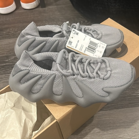 Yeezy 450 BRAND NEW, NEVER WORN, AUTHENTIC! - Picture 4 of 6